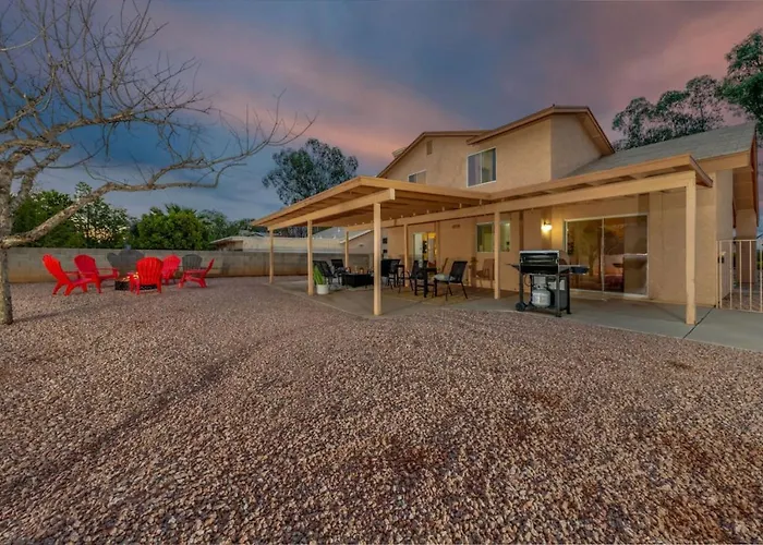 Holiday home Pool, Quiet, 3 Bedroom 2 Ba, Garage, Fenced