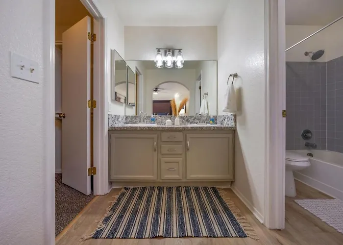 Pool, Quiet, 3 Bedroom 2 Ba, Garage, Fenced Tucson