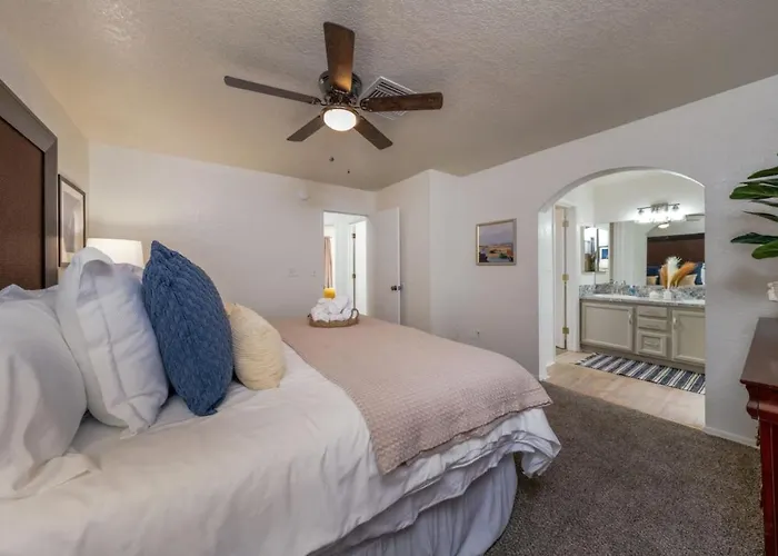 Pool, Quiet, 3 Bedroom 2 Ba, Garage, Fenced Holiday home