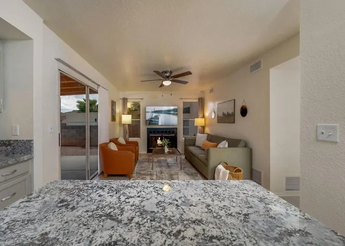 Pool, Quiet, 3 Bedroom 2 Ba, Garage, Fenced Holiday home