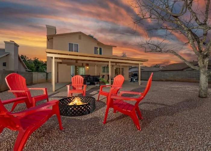 Pool, Quiet, 3 Bedroom 2 Ba, Garage, Fenced *