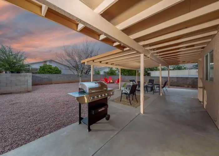 Pool, Quiet, 3 Bedroom 2 Ba, Garage, Fenced Holiday home