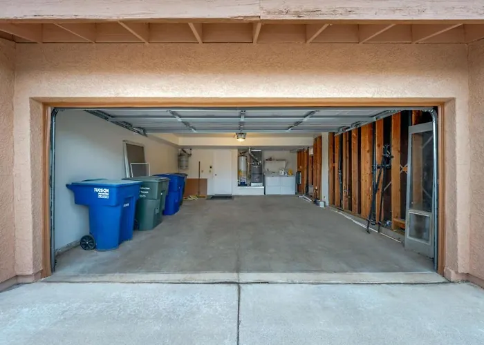 Pool, Quiet, 3 Bedroom 2 Ba, Garage, Fenced * Tucson