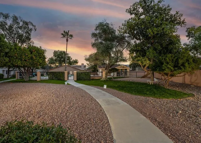 Pool, Quiet, 3 Bedroom 2 Ba, Garage, Fenced Holiday home *